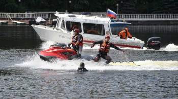 Спасатели вытащили из пруда в Москве тонувшего мужчину