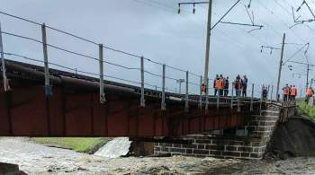Пассажирские поезда пересекли восстановленный мост на Транссибе