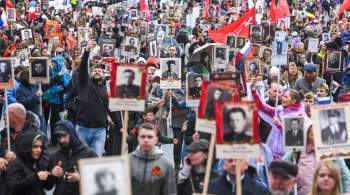 Члены ЛДПР вышли на  Бессмертный полк  с портретами родных Жириновского