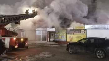 В Нефтеюганске загорелось торговое здание