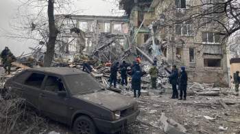 Украинские снаряды попали в жилой дом и здание магазина в Донецке