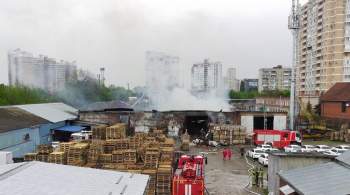 В Краснодаре ликвидировали пожар на складах