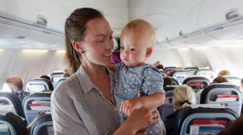 Депутат призвал размещать ребенка в самолете рядом с родителем 