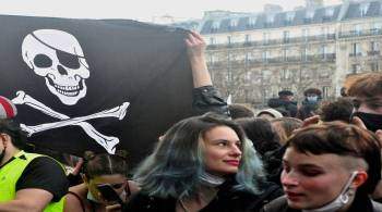 Полиция применила слезоточивый газ в Париже против  Конвоя свободы 