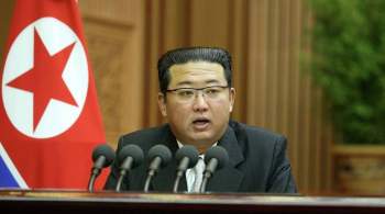 Южнокорейские СМИ заметили появление в КНДР маек с портретом Ким Чен Ына