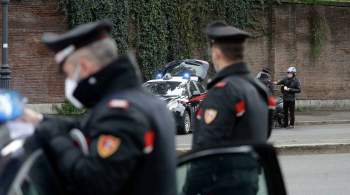 Итальянская полиция конфисковала у антипрививочников кастеты и дубинки