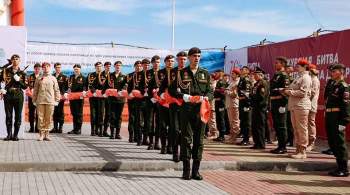 На самом высоком флагштоке в ДФО подняли копию Знамени Победы