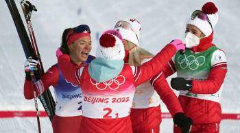 Лыжницы Непряева и Ступак расплакались после победы в эстафете на Олимпиаде