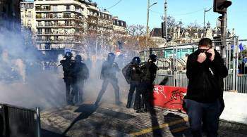 Полиция Парижа использовала  слезоточивый газ для разгона  Конвоя свободы 