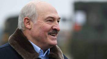 В Минске у резиденции Лукашенко начали продавать одежду с его цитатами