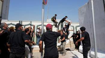 Премьер Ирака запретил стрелять в протестующих сторонников ас-Садра