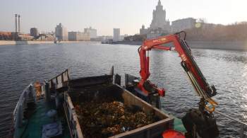 Около 600 тонн мусора собрал коммунальный флот в Москве-реке в этом году 