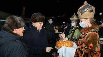 Президента Казахстана в Казани встречали хлебом-солью и чак-чаком