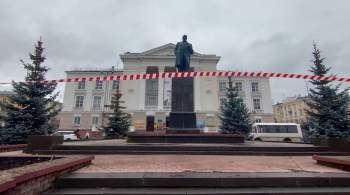 В нижегородском Сарове убрали накренившийся от ветра памятник Ленину