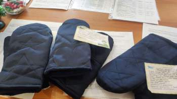 Башкирские студентки сшили сто пар теплых рукавиц для участников СВО 
