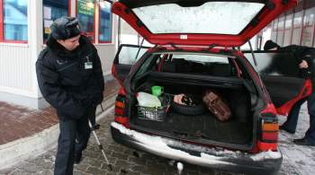 В Красноярске водитель запихнул четырех детей в багажник и получил штраф