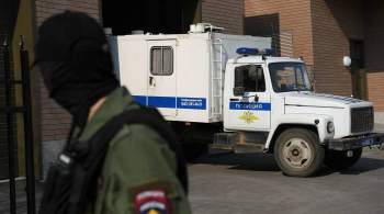 Устроившего стрельбу в школе в Казани доставили в суд