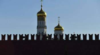 Сильный ветер привел к повреждению мерлонов на стенах Кремля