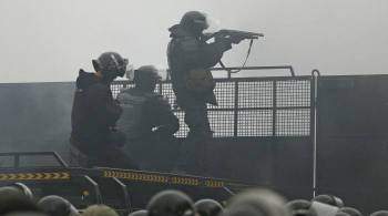 Президент Казахстана поблагодарил военных и полицейских