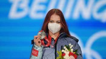 Трусова сняла медаль после награждения и вышла к журналистам без нее