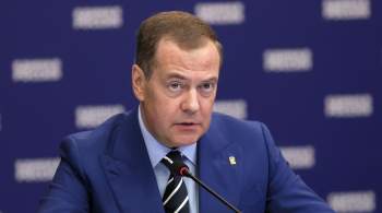Медведев назвал долгом России не дать неонацизму шанса на реванш