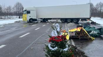 СМИ: украинский дальнобойщик умер в очереди на границе с Польшей 