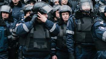 Участники акции оппозиции в Кишиневе пытались пройти через кордон полиции
