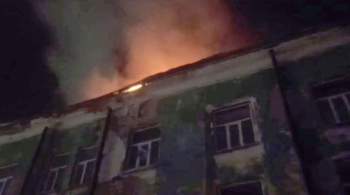В Свердловской области потушили пожар на кровле производственного цеха 