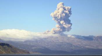 На вулкане Эбеко произошел пепловый выброс 