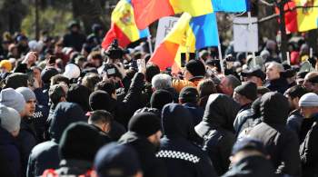 Сторонники партии  Шор  пикетируют КС Молдавии