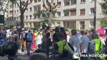 В Париже  желтые жилеты  вышли на акцию против санитарных пропусков