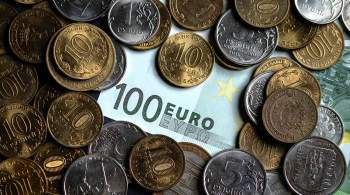 Рубль символически укрепляется к доллару и евро
