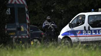 Неизвестный во Франции серьезно ранил ножом сотрудницу полиции