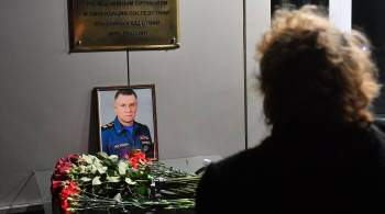 Спасатели по всей России возлагают цветы в память о погибшем Зиничеве