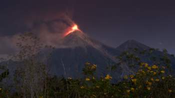 В Гватемале эвакуируют жителей из района извергающегося вулкана Фуэго