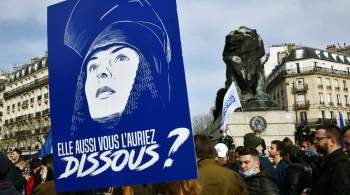 Стриптизерши попробуют националистов: это изменит судьбу Франции