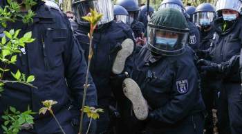 В Берлине на акции ковид-диссидентов пострадали более десяти полицейских