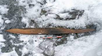 В Норвегии археологи нашли во льду самые древние лыжи, им больше 1300 лет