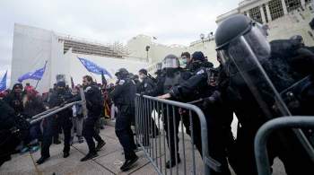 В США более 70 полицейских уволились после штурма Капитолия 