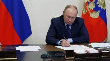Путин подписал закон, уточняющий право работников ведомств применять оружие