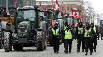 Канадская полиция начала задерживать протестующих на границе с США