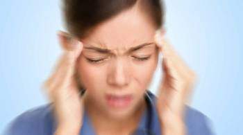 Невролог рассказала, почему при  омикроне  болит голова