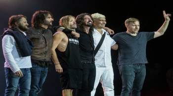 Участники Foo Fighters стали синхронистками в клипе  Love Dies Young  