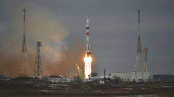 Ракета  Союз  отправила японских туристов к МКС