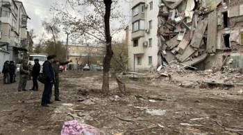 Следователи продолжают работать на месте обрушения жилого дома в Астрахани 