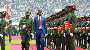 Президент Замбии потерял сознание на военном параде