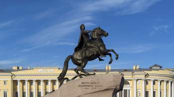 Матвиенко возложила цветы к памятнику Петру I в честь 320-летия Петербурга
