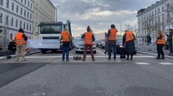 Климатические активисты перекрыли один из самых известных мостов в Вене