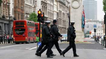 В Лондоне мужчина с ножом ранил двоих полицейских