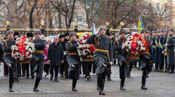 Петр Бирюков возложил цветы к Могиле Неизвестного Солдата в Москве